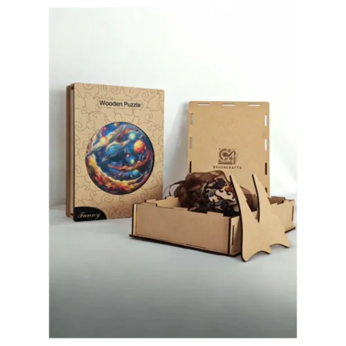 Coffret de puzzle en bois artisanal Galaxie avec logo BrushCrafts.
