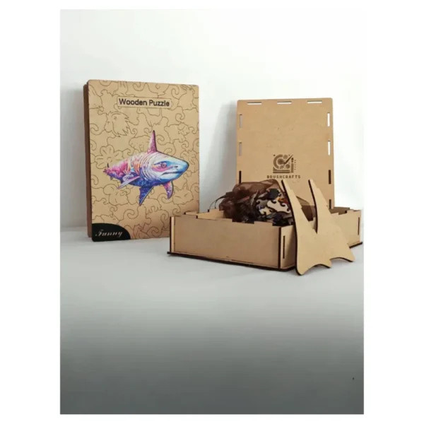Coffret de puzzle en bois artisanal Requin Coloré avec logo BrushCrafts.